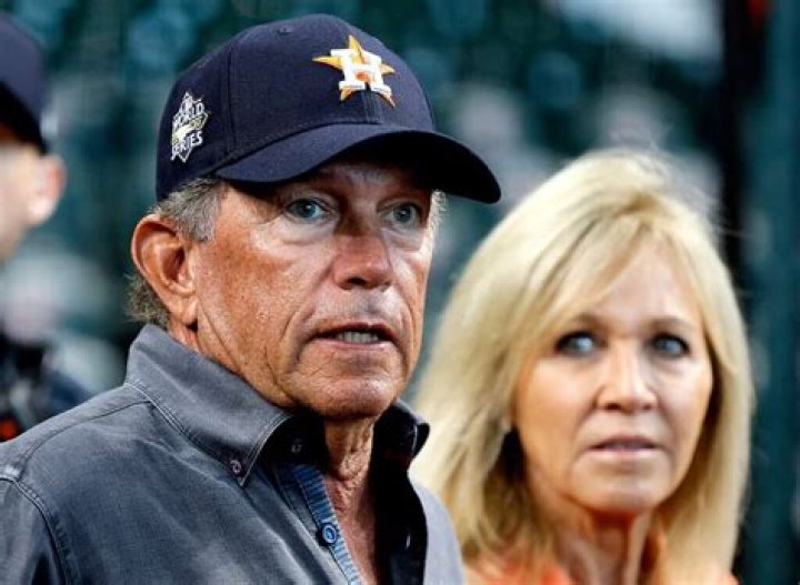 How Old Is George Strait Wife?