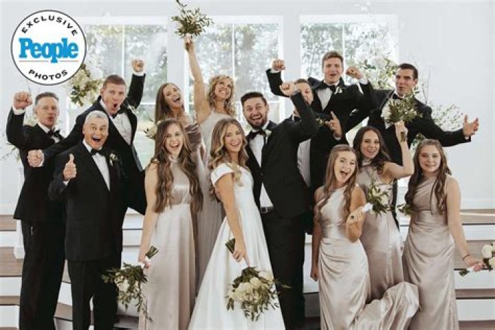 Who Did Stephen Amell Marry?